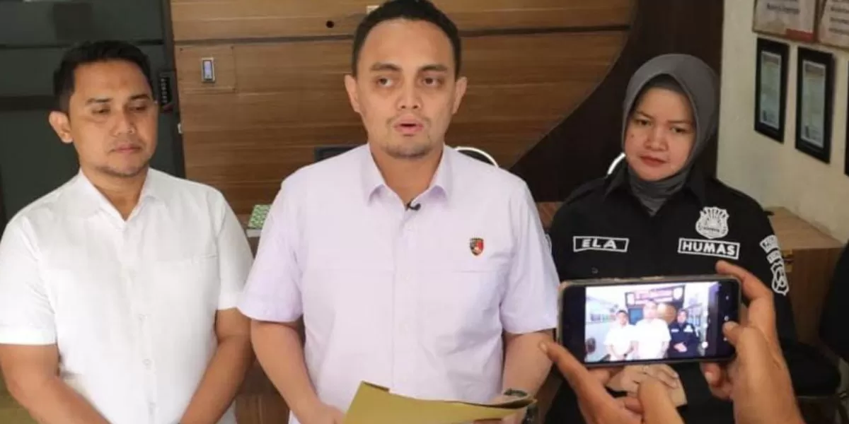 Polres Mojokerto menangkap tiga debt collector (matel) yang merampas Mitsubishi Pajero Sport di Sooko, Mojokerto (Humas Polres Mojokerto)