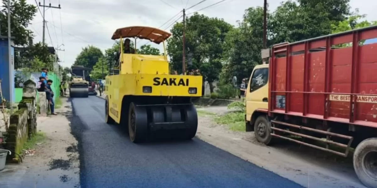 Dinas PUPR Jombang menuntaskan pemeliharaan jalan Bandung&ndash;Grogol  (dok.istimewa)
