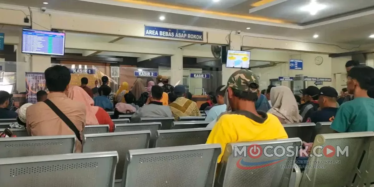 Pelayanan Cepat dan Ramah, Warga Apresiasi Layanan Pengambilan STNK di Samsat Jombang (Rudiyanto)