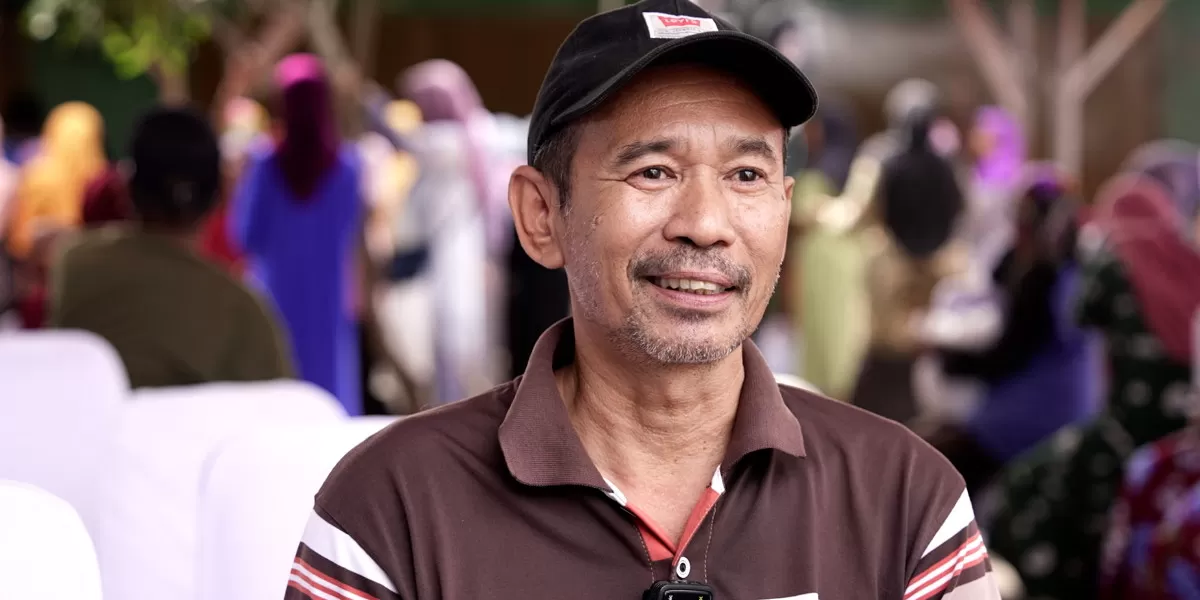 Ismail, salah satu penerima manfaat ayam petelur, mengaku senang dengan kepercayaan yang diberikan pengurus KDMP (Promedia Teknologi Indonesia)