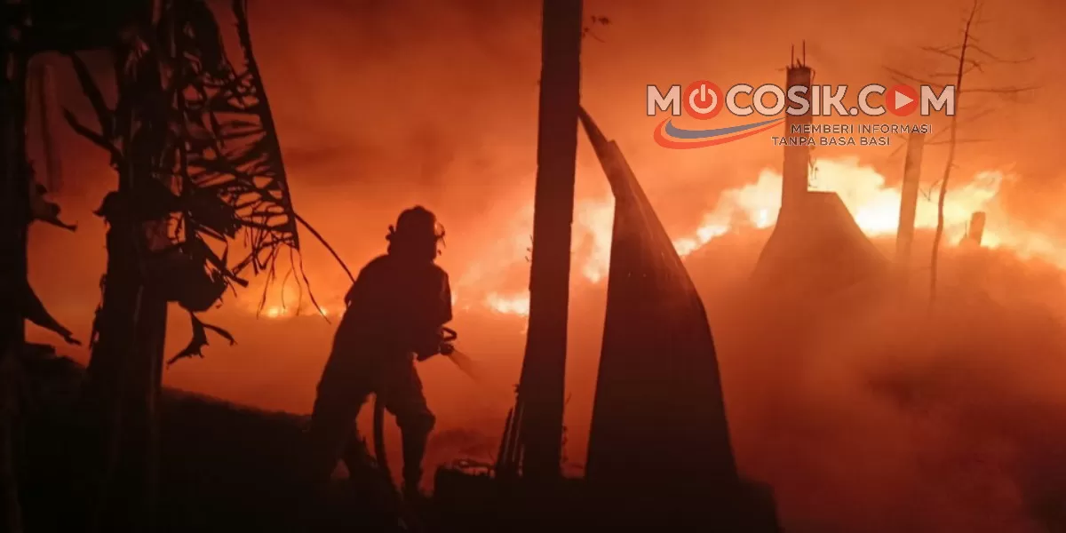 Kebakaran hebat melanda gudang rosok di Desa Johowinong, Jombang (BPBD Jombang)