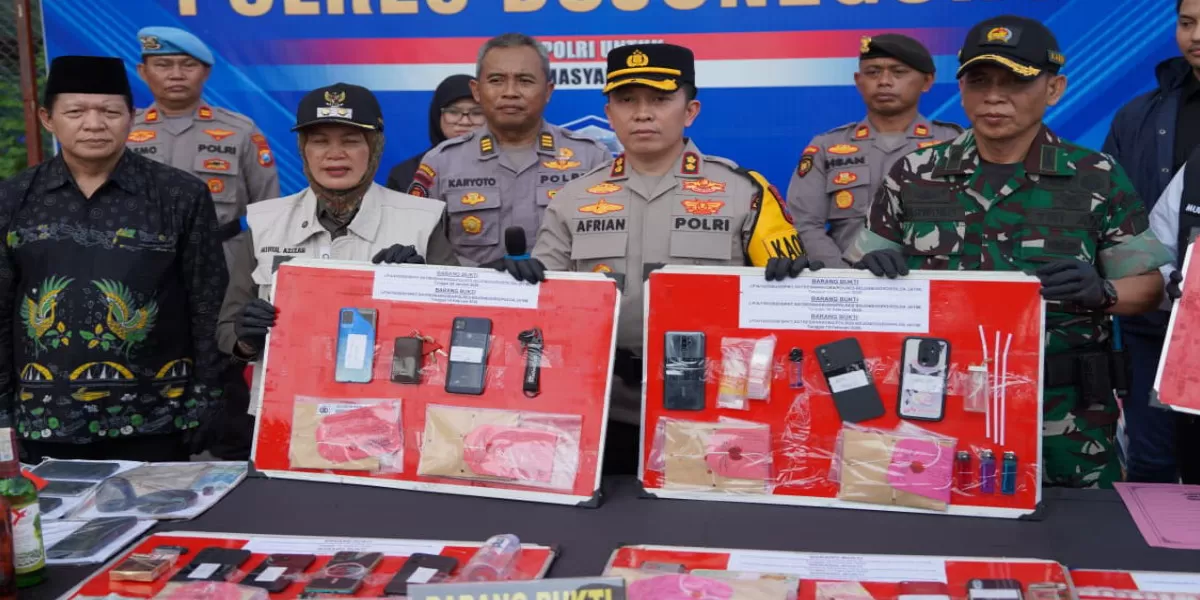Polres Bojonegoro ungkap 11 kasus narkoba sejak Januari 2026. Sebanyak 13 tersangka diamankan dengan barang bukti sabu dan ganja (Humas Polres Bojonegoro)