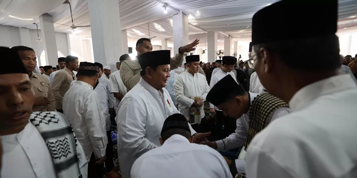 Lantunan takbir dan tahmid menggema mengiringi kedatangan Presiden Prabowo Subianto saat salat Idul Fitri bersama masyarakat Aceh Tamiang (Promedia Teknologi Indonesia)