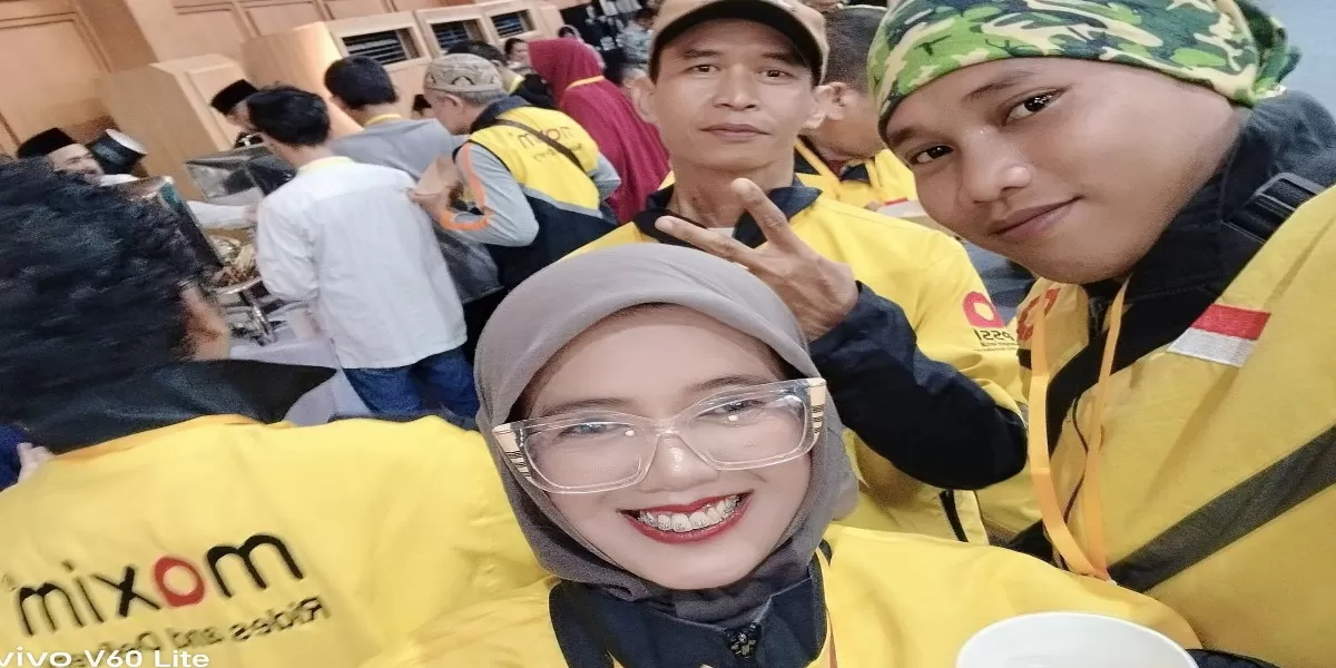 momen driver ojek online Roni Chan di akun Threads @odonkdaud13 membagikan momen kebahagiaannya diundang oleh Prabowo ke Istana (Promedia Teknologi Indonesia)