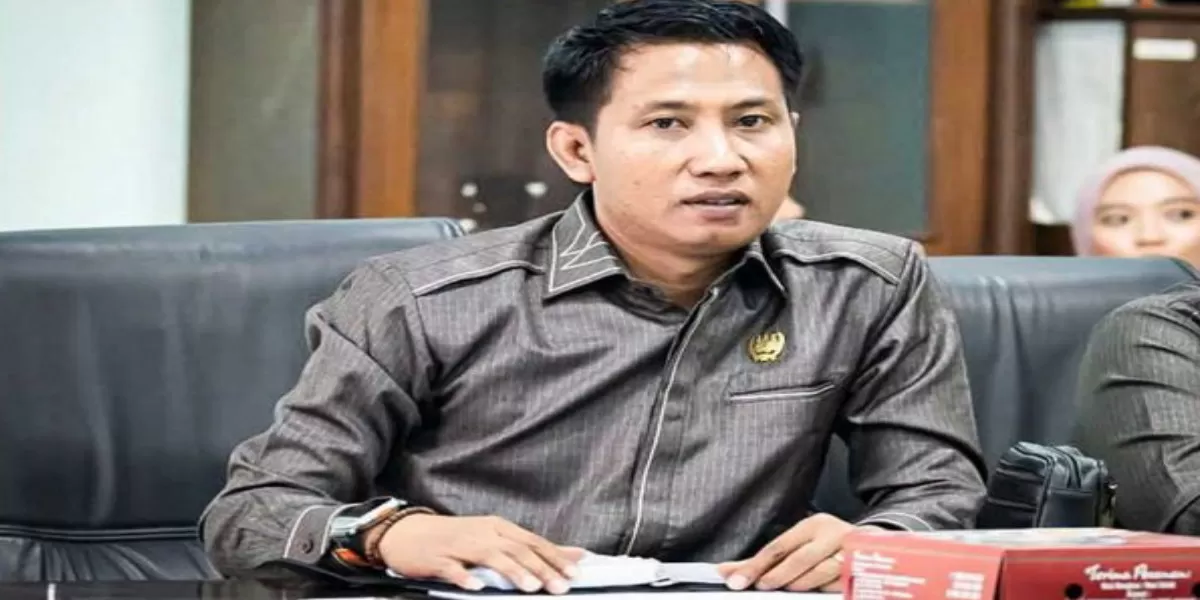 Wakil Ketua Komisi B DPRD Jombang, Ama Siswanto kanopi Pasar Ploso Jombang ambruk meski baru direhabilitasi (dok.istimewa)