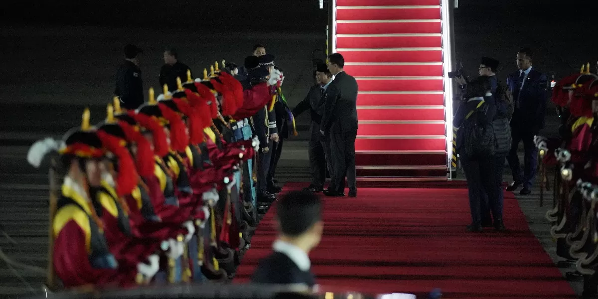 Prabowo Subianto, tiba di Seoul Air Base (Seongnam Airbase) melanjutkan kunjungan resmi kenegaraan ke Korea Selatan (Promedia Teknologi Indonesia)