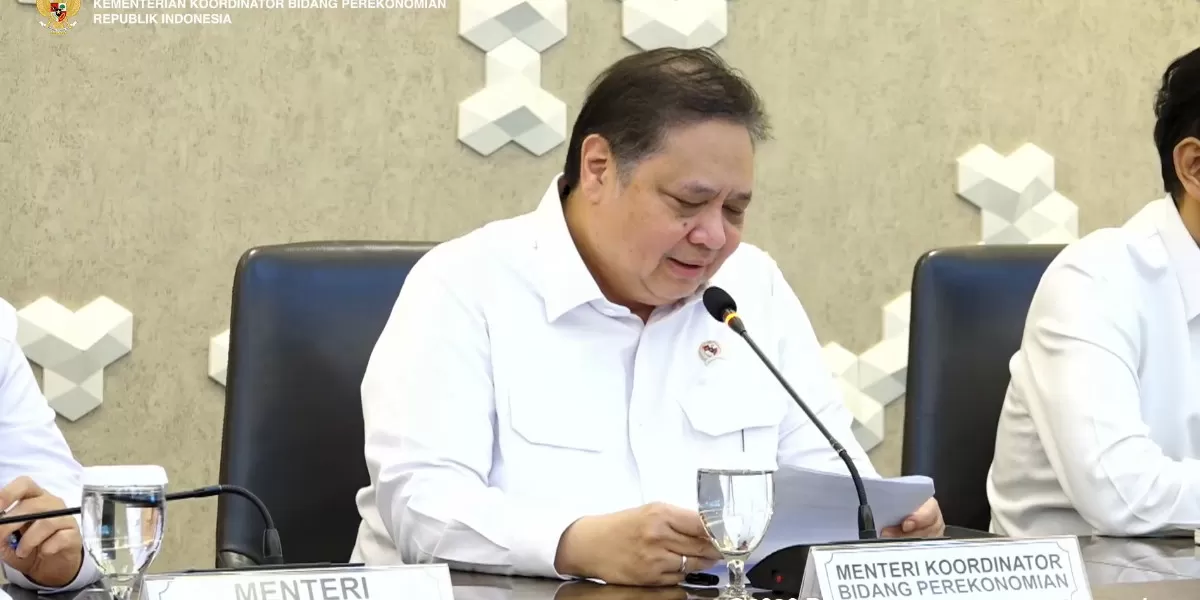 Menteri Koordinator Bidang Perekonomian Airlangga Hartarto mengatakan avtur adalah bahan bakar yang tidak disubsidi sehingga harganya mengikuti pasar (Promedia Teknologi Indonesia)