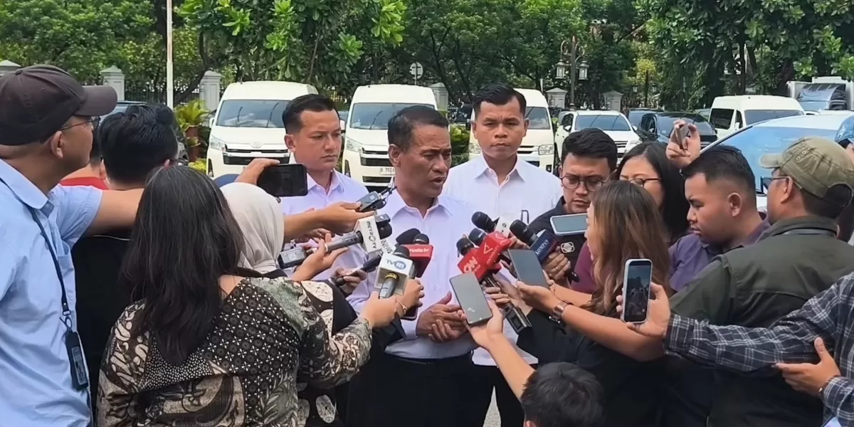 Menteri Amran sebelum mengikuti rapat terbatas bersama Presiden Prabowo Subianto di Istana Merdeka, Jakarta (Promedia Teknologi Indonesia)