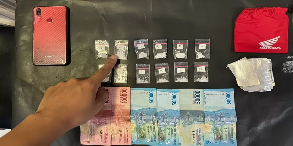 Polres Malang menangkap pengedar sabu di Ampelgading dan menyita 12 paket narkotika seberat 7,865 gram beserta uang hasil transaksi (Humas Polres Malang)