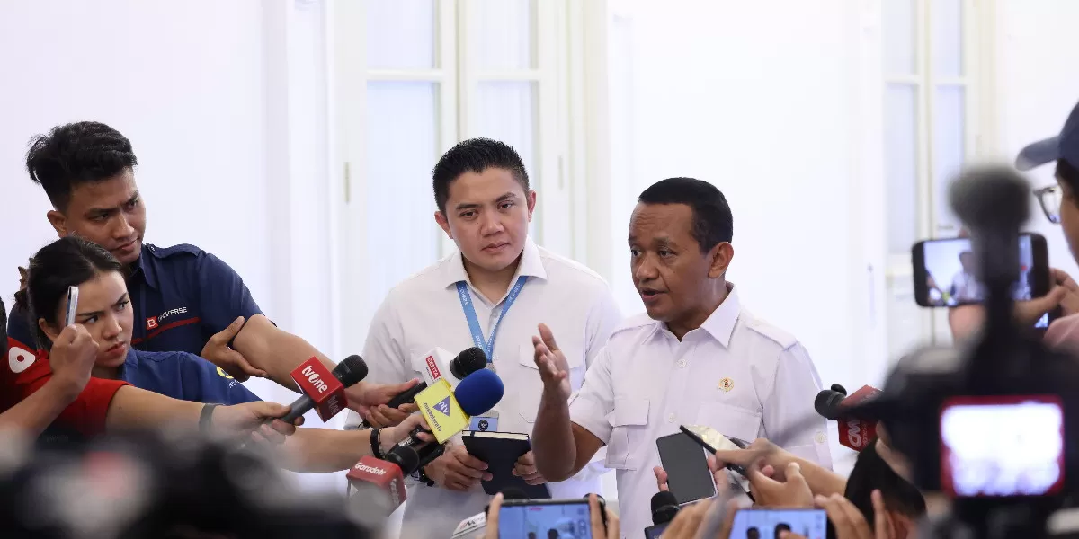 Bahlil pun melaporkan hasil diplomasi energi yang dilakukannya kepada Presiden Prabowo di Istana Negara, Jakarta (Promedia Teknologi Indonesia)