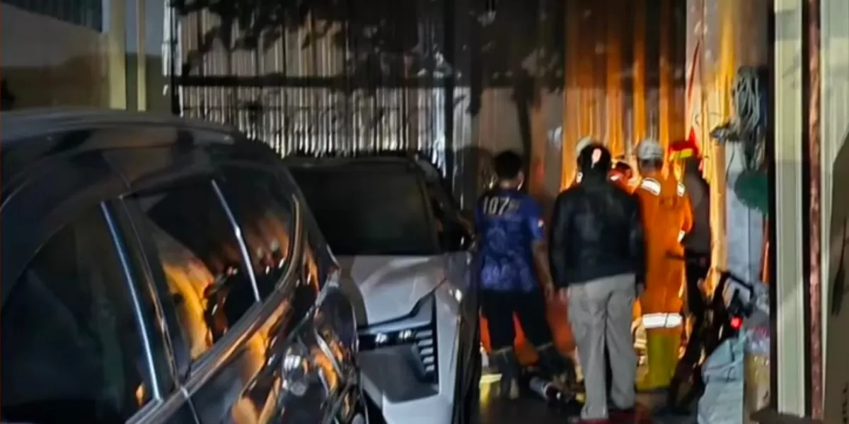 kebakaran rumah di Jombang menewaskan seorang ART dan membuat satu orang pingsan akibat asap tebal (dok.istimewa)