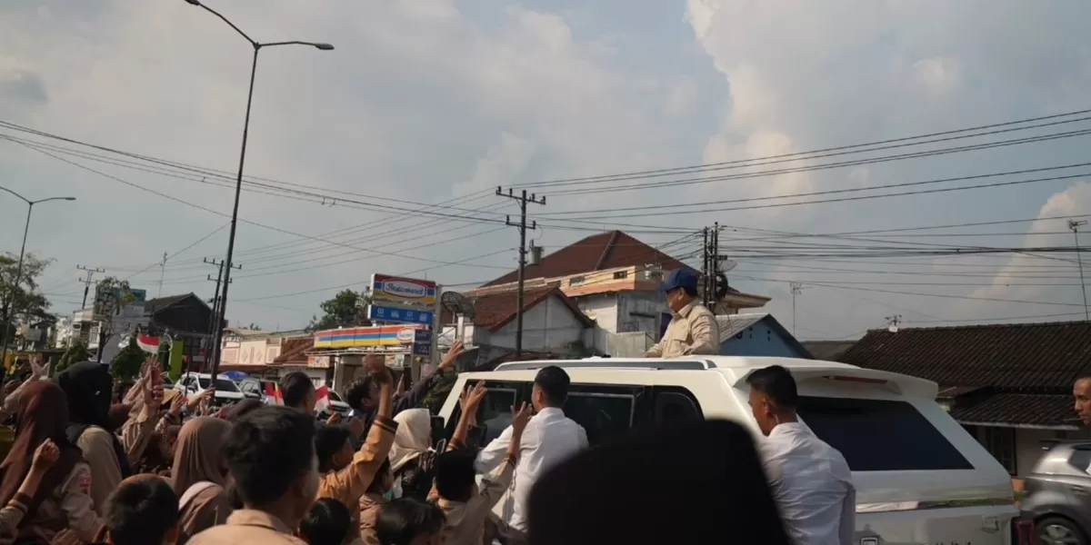 Warga dan pelajar antusias sambut Prabowo di Magelang (Promedia Teknologi Indonesia)