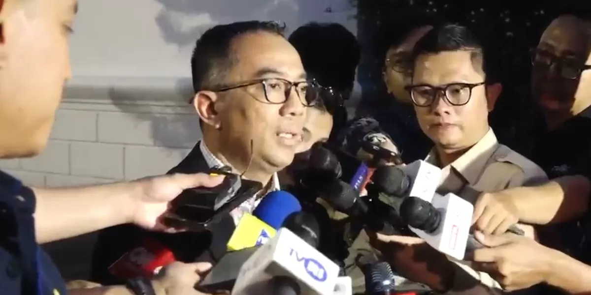 Menteri Pendidikan Tinggi, Sains, dan Teknologi (Mendikti Saintek) Brian Yuliarto mengatakan bahwa pemerintah telah melakukan evaluasi terhadap sejumlah program strategis, termasuk pengembangan PLTS berkapasitas besar (Promedia Teknologi Indonesia)
