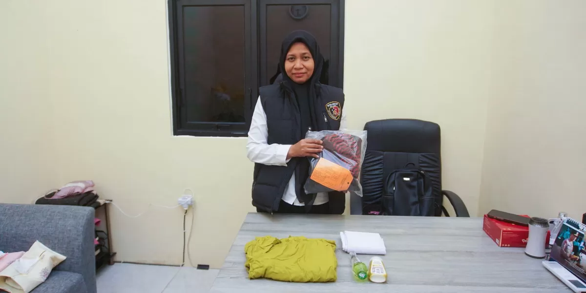 Kasatres PPA dan PPO Polres Malang, AKP Yulistiana Sri Iriana saat menunjukkan barang bukti (Humas Polres Malang)