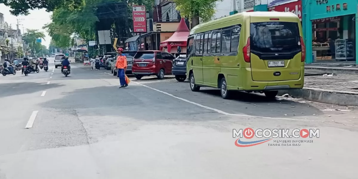 Dishub Jombang evaluasi 150 jukir di ruas protokol untuk tingkatkan pelayanan parkir, disiplin petugas, dan kelancaran lalu lintas kota (Rudiyanto)