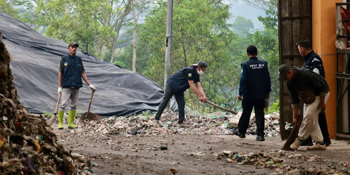 Prabowo Subianto dorong inovasi sampah jadi genteng di Banyumas (Promedia Teknologi Indonesia)