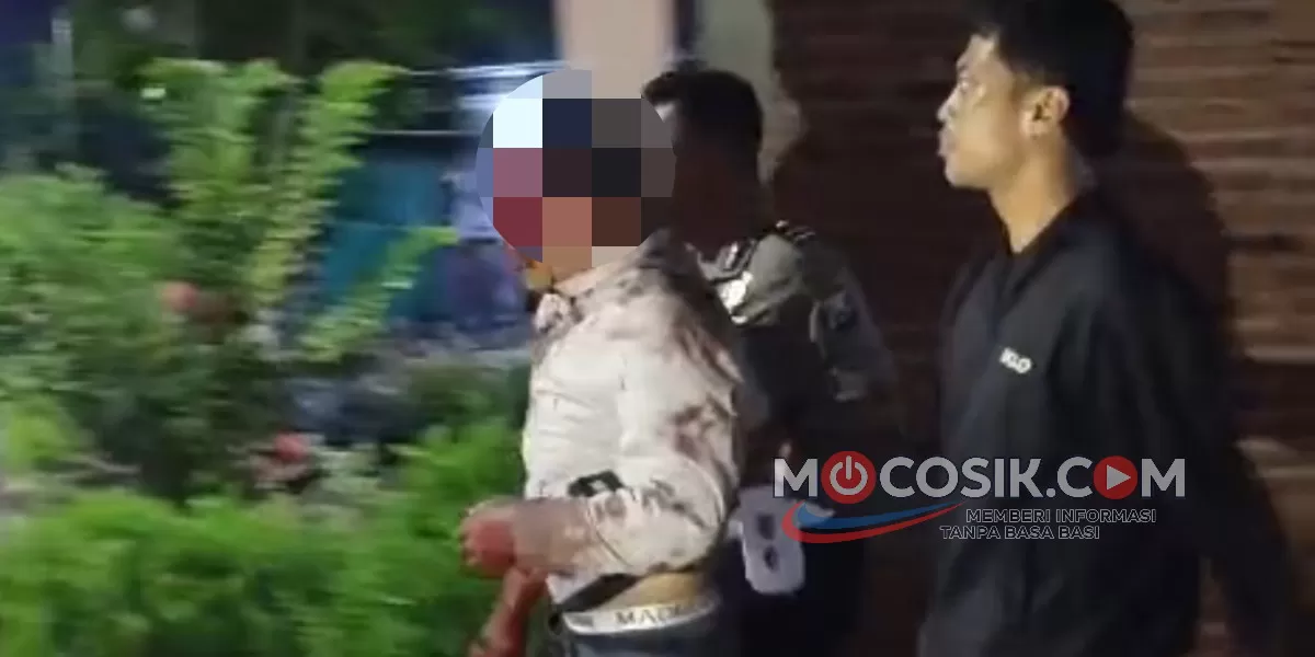 Pelaku penikaman dua orang mahasiswi saat diamankan petugas Polsek Plandaan (dok.istimewa)