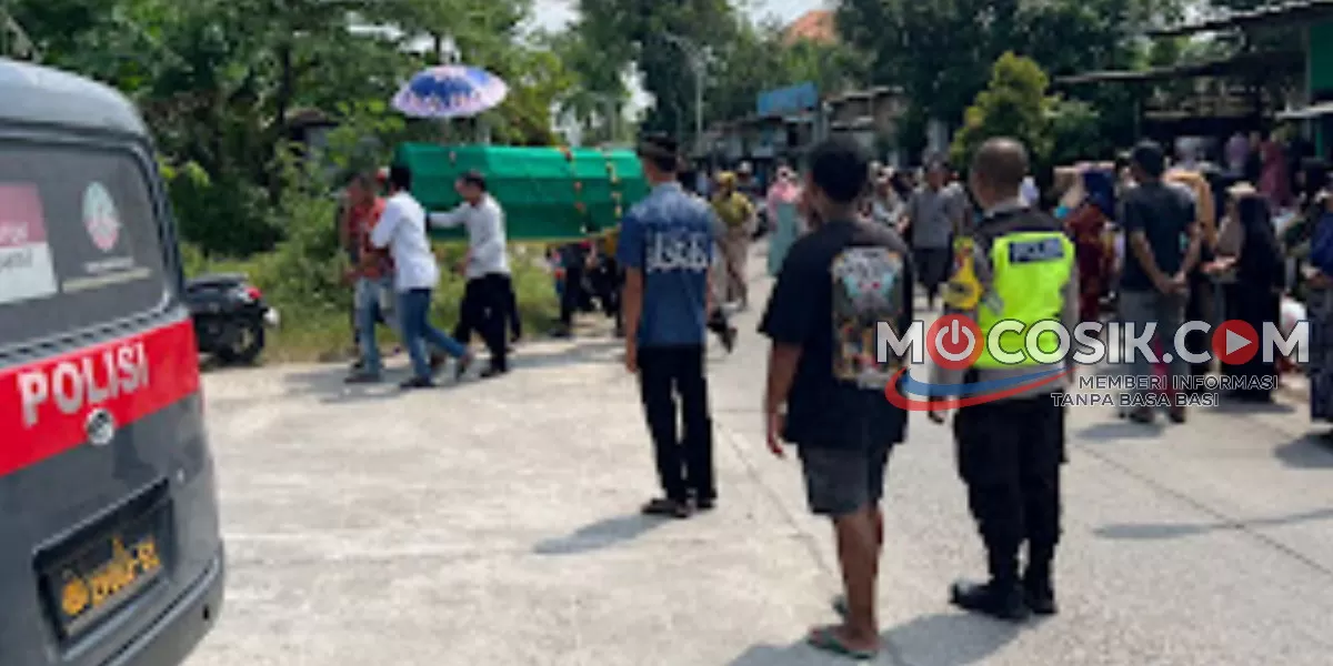 Pemakaman korban pengendara sepeda listrik yang meninggal setelah kecebur sungai di Ploso Jombang (dok.istimewa)