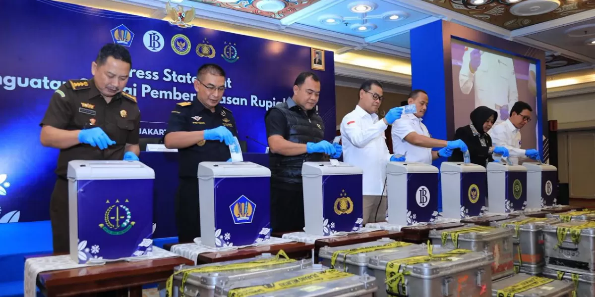 Polri bersama Bank Indonesia memusnahkan 466 ribu lembar uang palsu (Divisi Humas Polri)