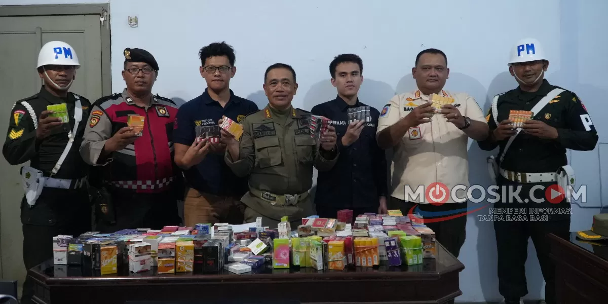 Satpol PP Jombang bersama Bea Cukai Kediri amankan 377 pak rokok ilegal dalam Operasi Gempur di Jombang dan Kudu (dok.istimewa)