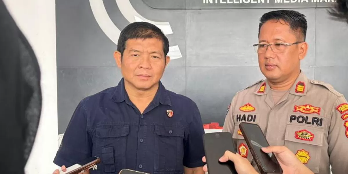 Tim Resmob Satreskrim Polrestabes Surabaya meringkus seorang pria berinisial I (29), warga Kabupaten Sampang, Madura, setelah kedapatan mencuri sandaran kursi besi fasilitas umum (fasum) (Humas Polrestabes Surabaya)