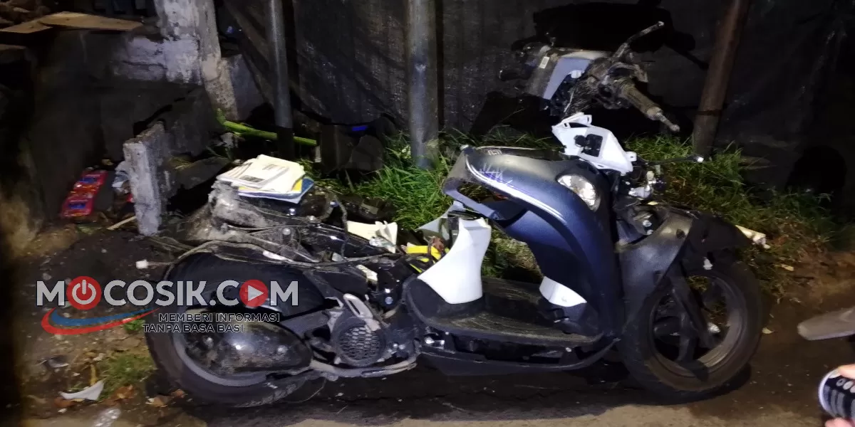 Kecelakaan maut di simpang empat Mastrip Peterongan Jombang menewaskan tiga remaja usai motor Scoopy tabrak truk Fuso (dok.istimewa)