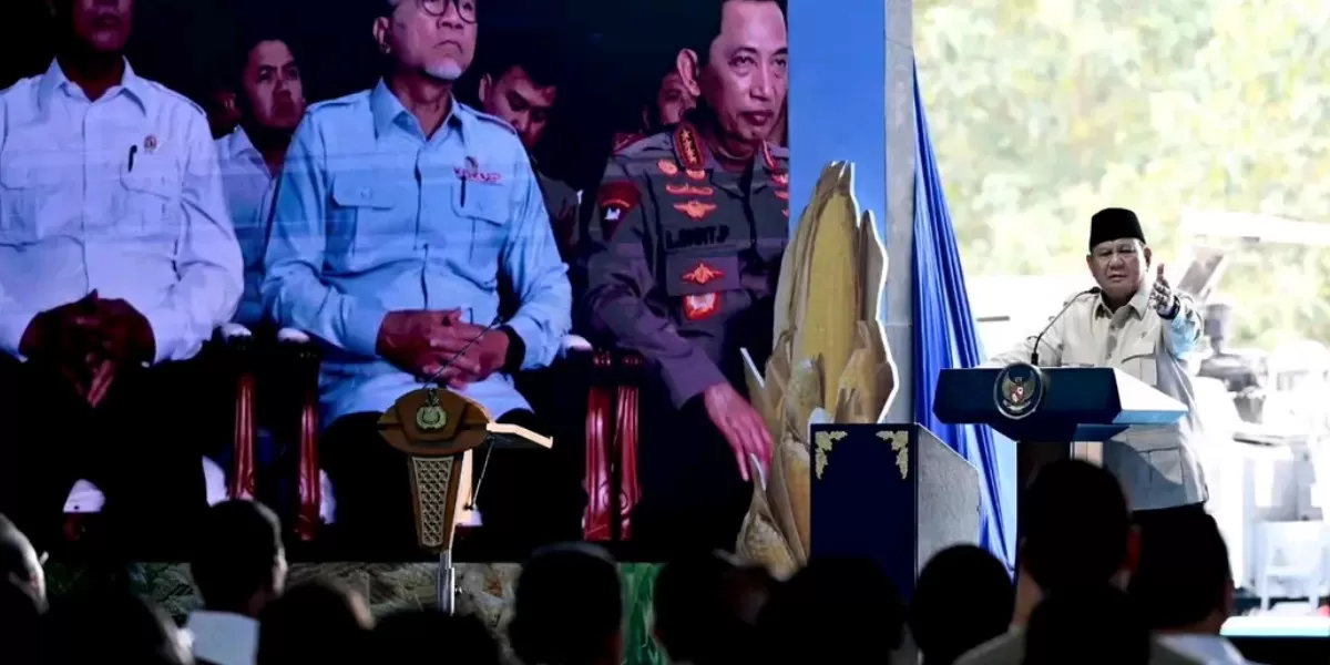 Prabowo tegaskan negara tak akan bertahan tanpa produksi pangan berkelanjutan saat Panen Raya Jagung di Tuban (Facebook @prabowo_subianto)
