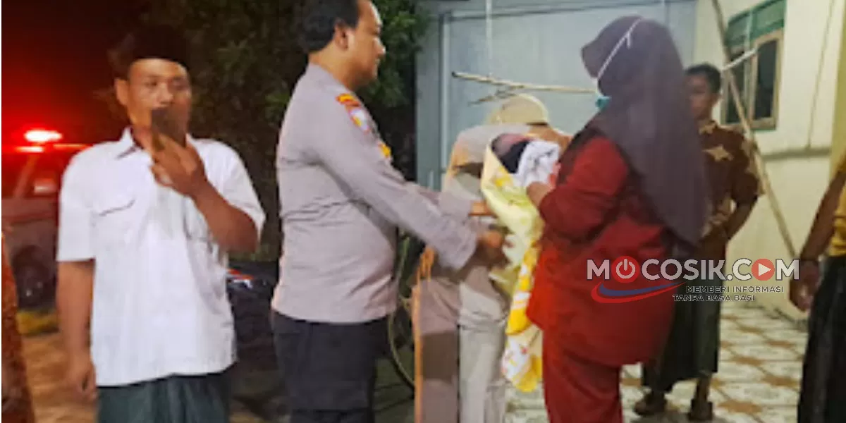 Warga Jogoroto Jombang geger temukan bayi baru lahir dengan tali pusar utuh di teras rumah dini hari (dok.istimewa)