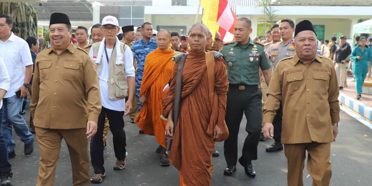 Bupati Jombang Warsubi sambut hangat 57 Bhikkhu lintas negara dalam aksi Indonesia Walk for Peace 2026 (dok.istimewa)