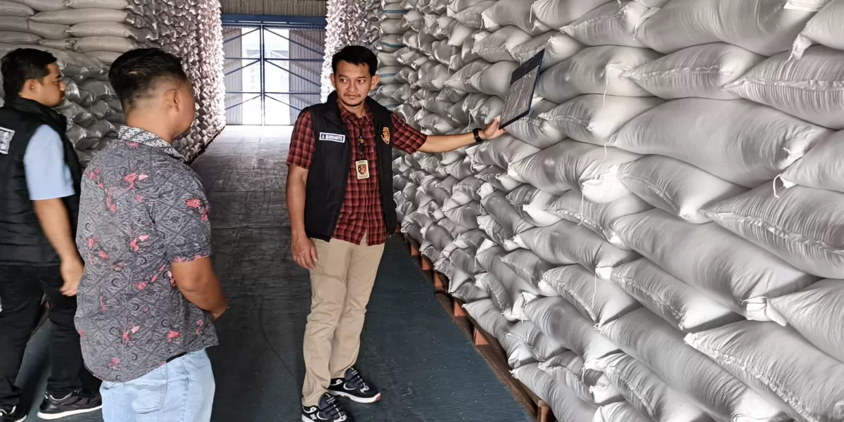 Satgas Pangan Polres Ngawi melakukan pengawasan dan pengecekan ketat terhadap ketersediaan bahan pokok (Humas Polres Ngawi)