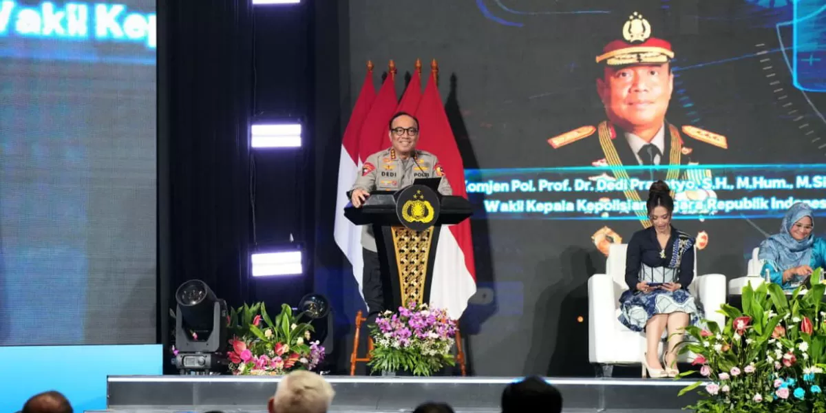 Wakapolri Komjen Pol Dedi Prasetyo menegaskan bahwa ancaman terorisme modern telah bergeser dari pola terstruktur menjadi jejaring digital yang cair, adaptif, dan sulit dikenali (Divisi Humas Polri)