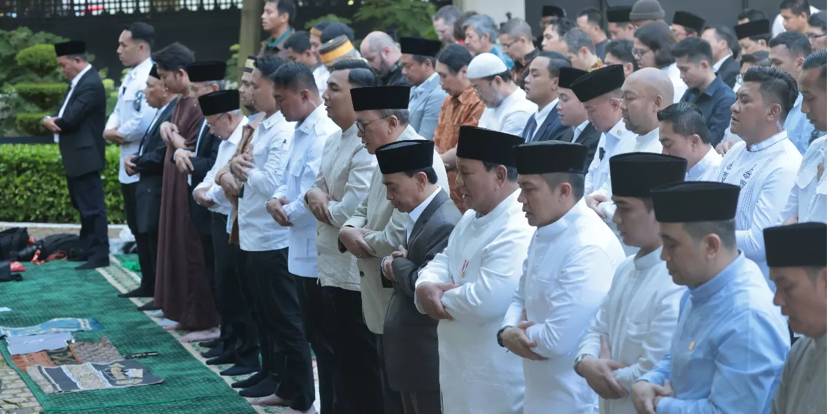 Prabowo Subianto melaksanakan salat Idul adha 1447 Hijriah bersama warga negara Indonesia dan diaspora di Wisma Indonesia, Paris, Prancis (Promedia Teknologi Indonesia)