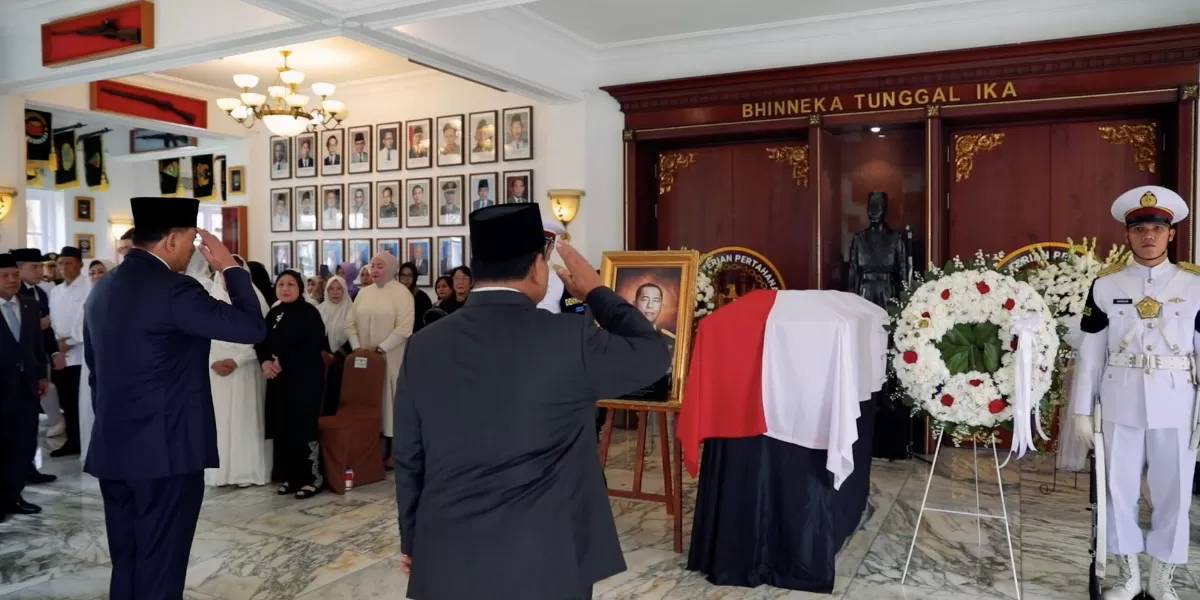 Prabowo Subianto datang melayat dan memberikan penghormatan terakhir bagi Menteri Pertahanan periode 2014-2019 almarhum Ryamizard Ryacudu (Promedia Teknologi Indonesia)
