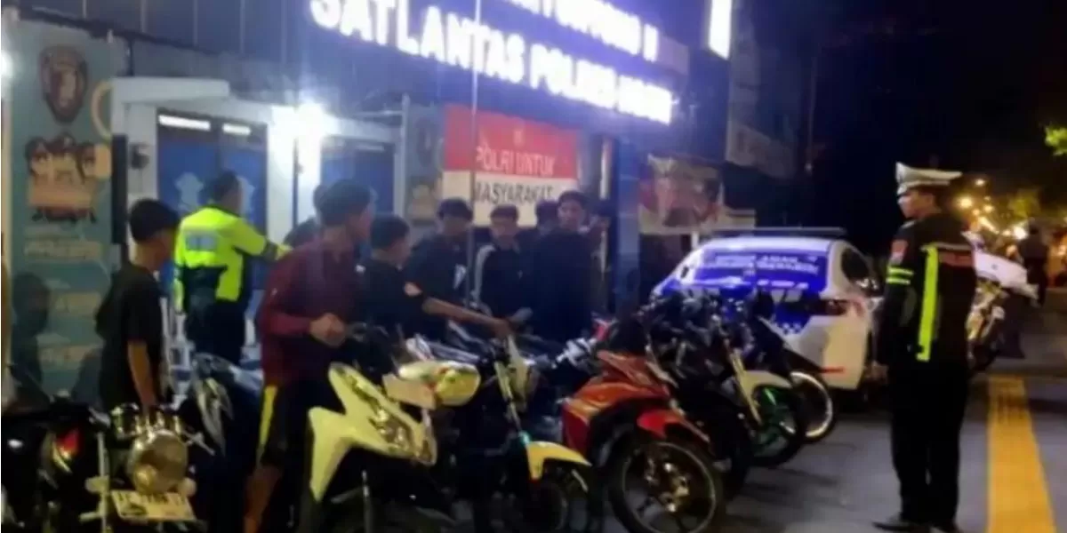 Polres Ngawi menilang pelaku balap liar dan pengguna knalpot brong saat patroli malam (Humas Polres Ngawi)