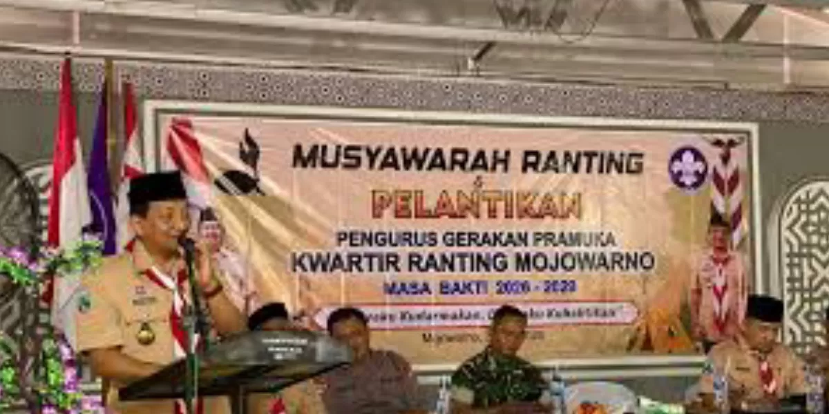 Sekda Jombang Agus Purnomo saat memberikan sambutan di acara pelantikan Pengurus Kwarran Pramuka Mojowarno (jombangkab.go.id)