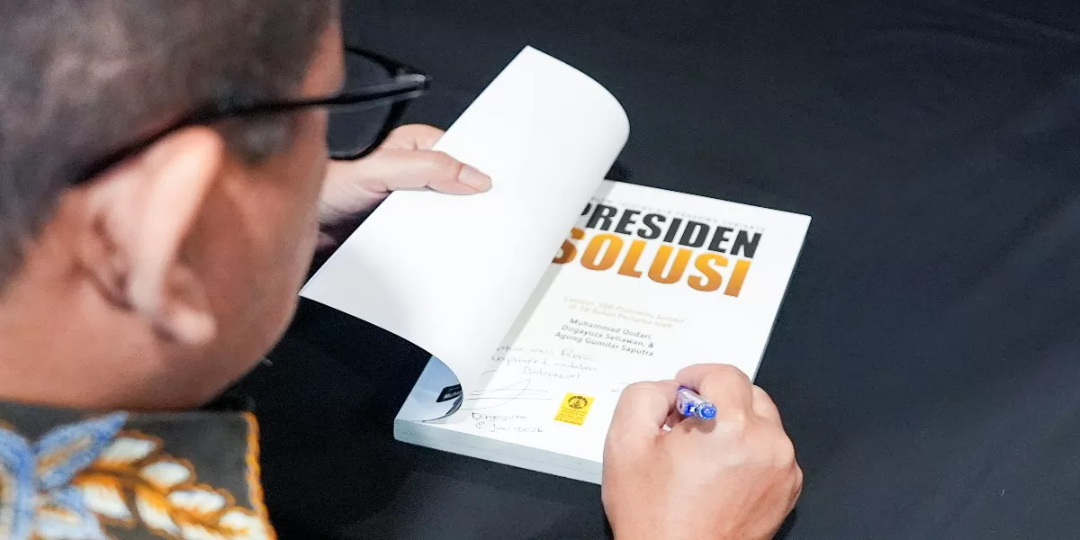 Buku Presiden Solusi merangkum 108 persoalan yang diselesaikan Prabowo dalam 18 bulan, dari LPG, pupuk hingga pendidikan (Promedia Teknologi Indonesia)