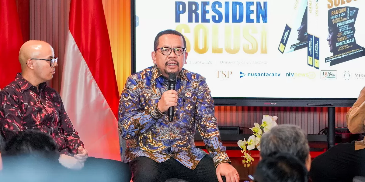 Buku Presiden Solusi mengupas pola pikir dan gerak cepat Prabowo dalam menyelesaikan 108 persoalan rakyat selama 18 bulan (Promedia Teknologi Indonesia)