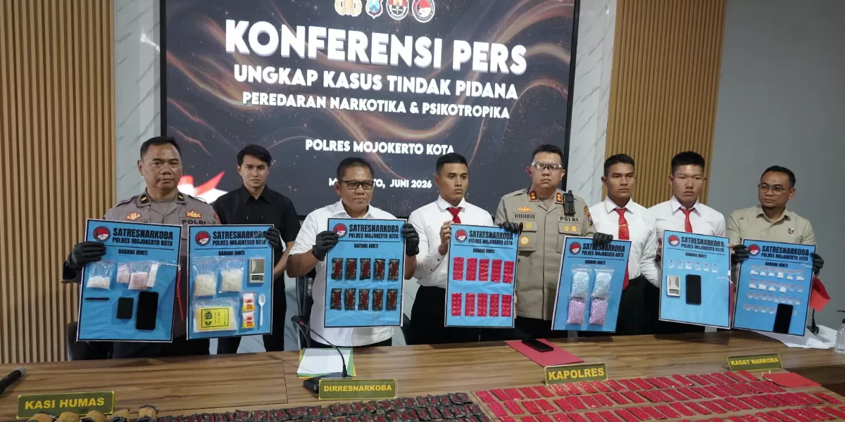 Polres Mojokerto Kota ungkap peredaran liquid vape etomidate, sita 330 cartridge, 1.919 ekstasi, dan 960 Happy Five (Humas Polres Mojokerto)