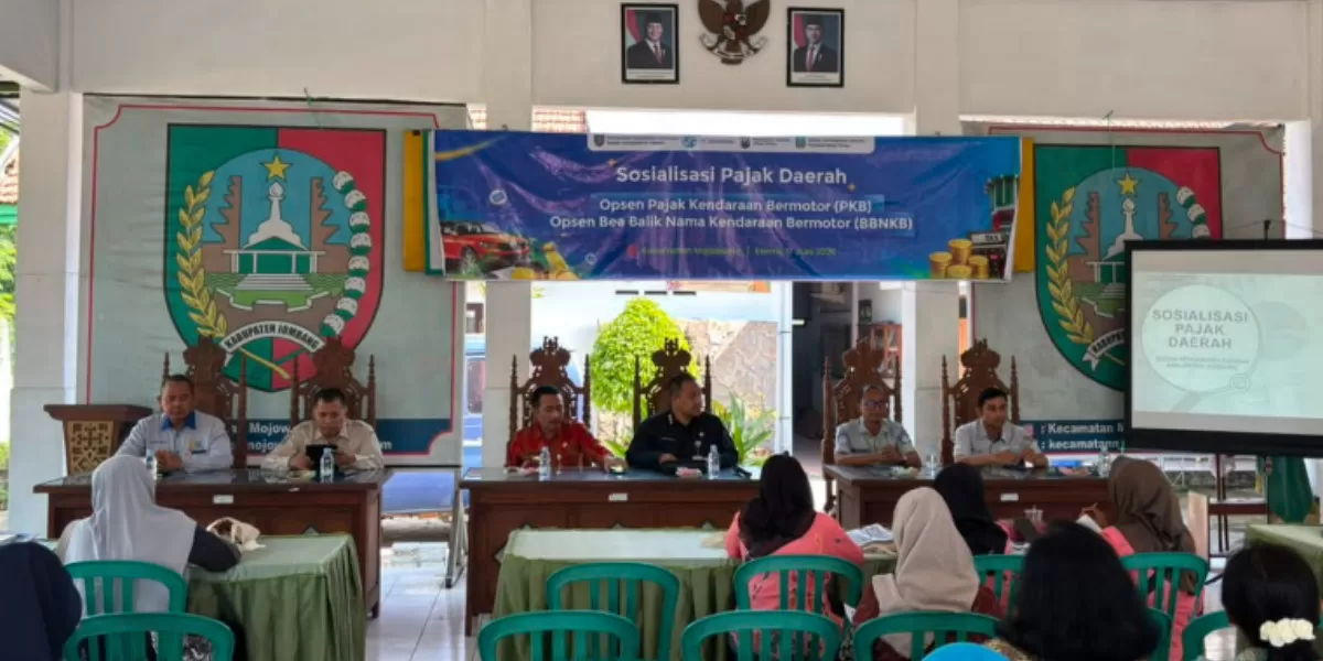 Bapenda Jombang dan Tim Pembina Samsat sosialisasikan opsen PKB-BBNKB di Mojowarno serta ingatkan jatuh tempo PBB-P2 (dok.istimewa)