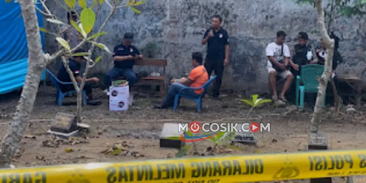 Polisi bongkar makam Khoiriah yang tewas di kos Jogoroto Jombang (dok.istimewa)