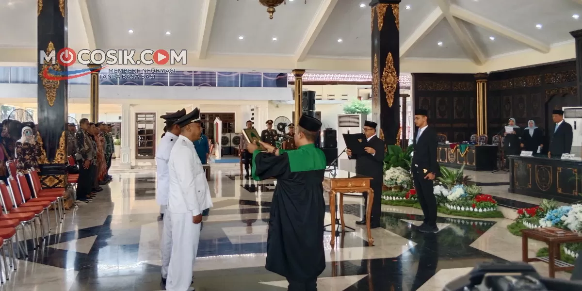 Bupati Jombang Warsubi melantik 10 Kepala Desa Antar Waktu (Rudiyanto)