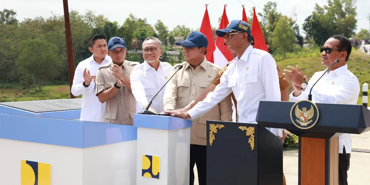 Prabowo resmikan 1.151 km jalan daerah di 37 provinsi untuk menekan biaya logistik dan mempercepat pemerataan pembangunan (Promedia Teknologi Indonesia)
