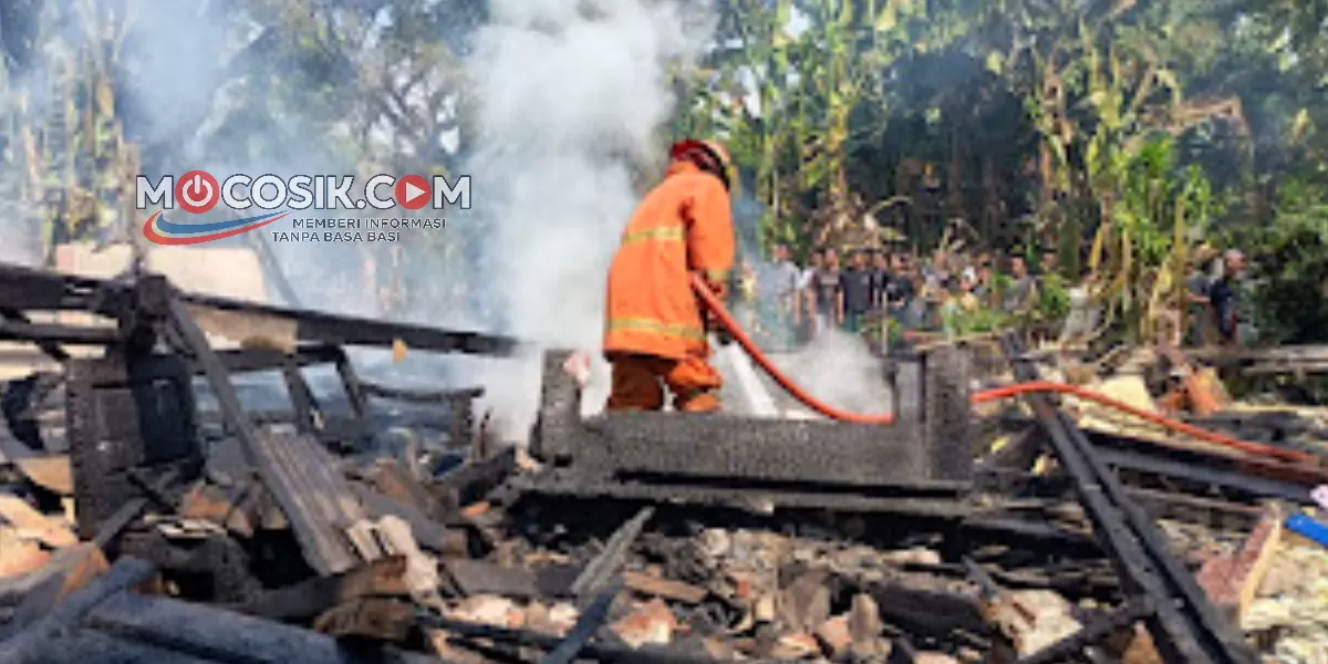 Rumah seorang lansia di Plandaan Jombang hangus terbakar saat ditinggal sholat Jumat (dok.istimewa)