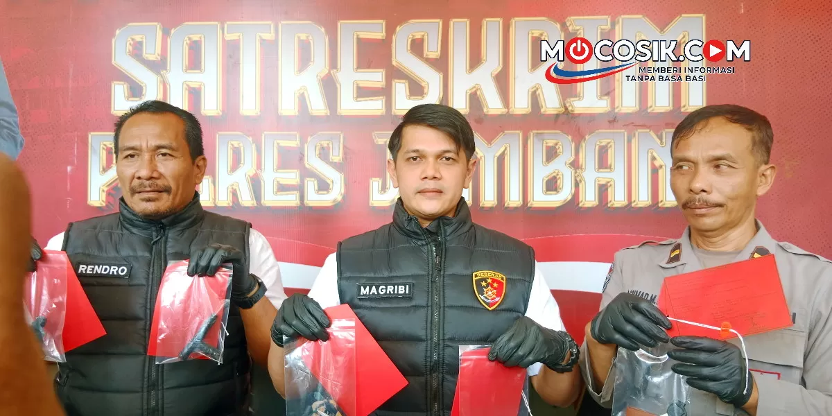 Polres Jombang menangkap empat pelaku curanmor spesialis hiburan rakyat. Polisi mengungkap 14 aksi di sejumlah kecamatan (Rudiyanto)
