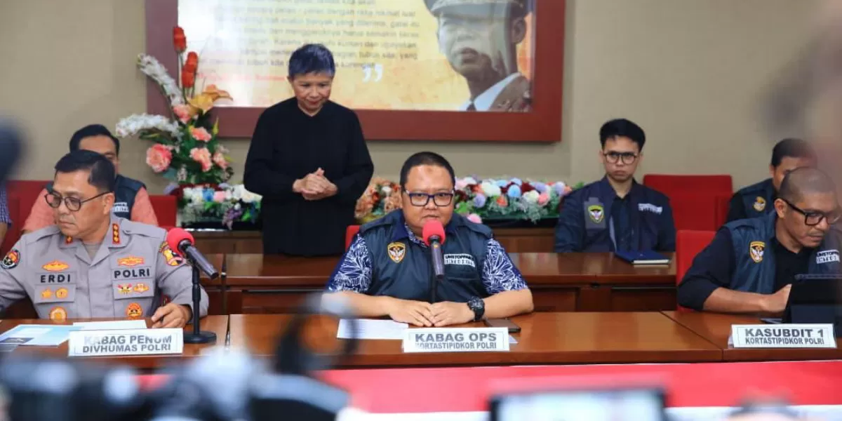 Polri menetapkan empat tersangka kasus korupsi kerja sama penjualan BBM Pertamina Patra Niaga dan PT AKT dengan kerugian negara Rp486 miliar (Divisi Humas Polri)