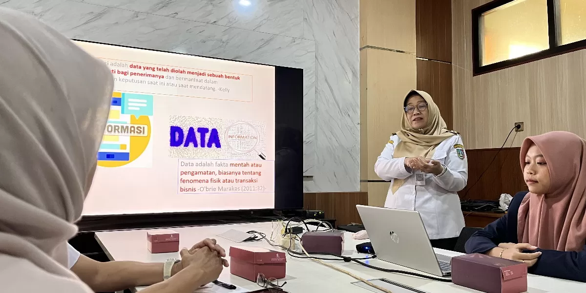 Sekretariat Daerah Jombang menggelar pembinaan kearsipan untuk meningkatkan kompetensi pengelola arsip dan tertib administrasi (Sekretariat Daerah Jombang)