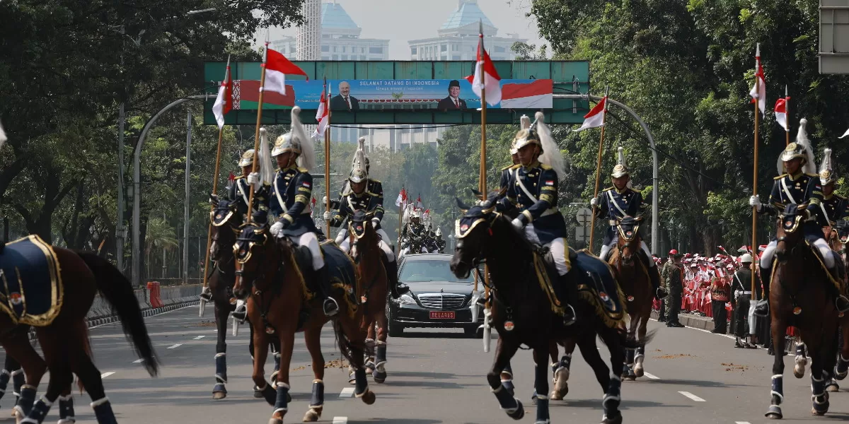 Presiden Prabowo menyambut Presiden Belarus Alexander Lukashenko di Istana Merdeka dengan upacara kenegaraan dan Tari Enggang (Promedia Teknologi Indonesia)