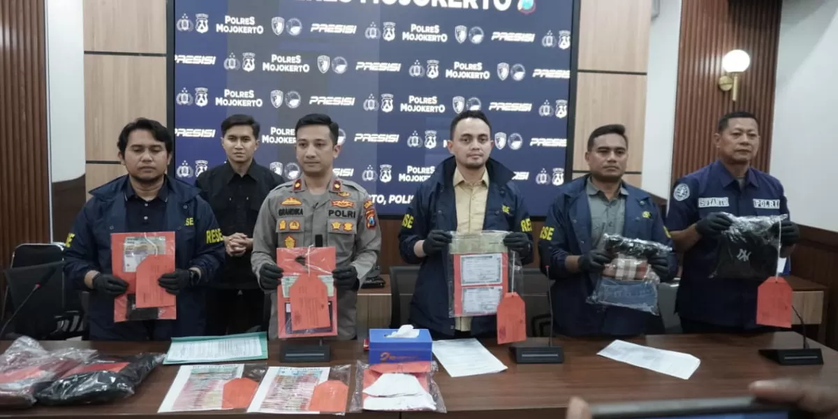Polres Mojokerto menangkap dua pelaku penipuan modus penggandaan uang (Humas Polres Mojokerto)
