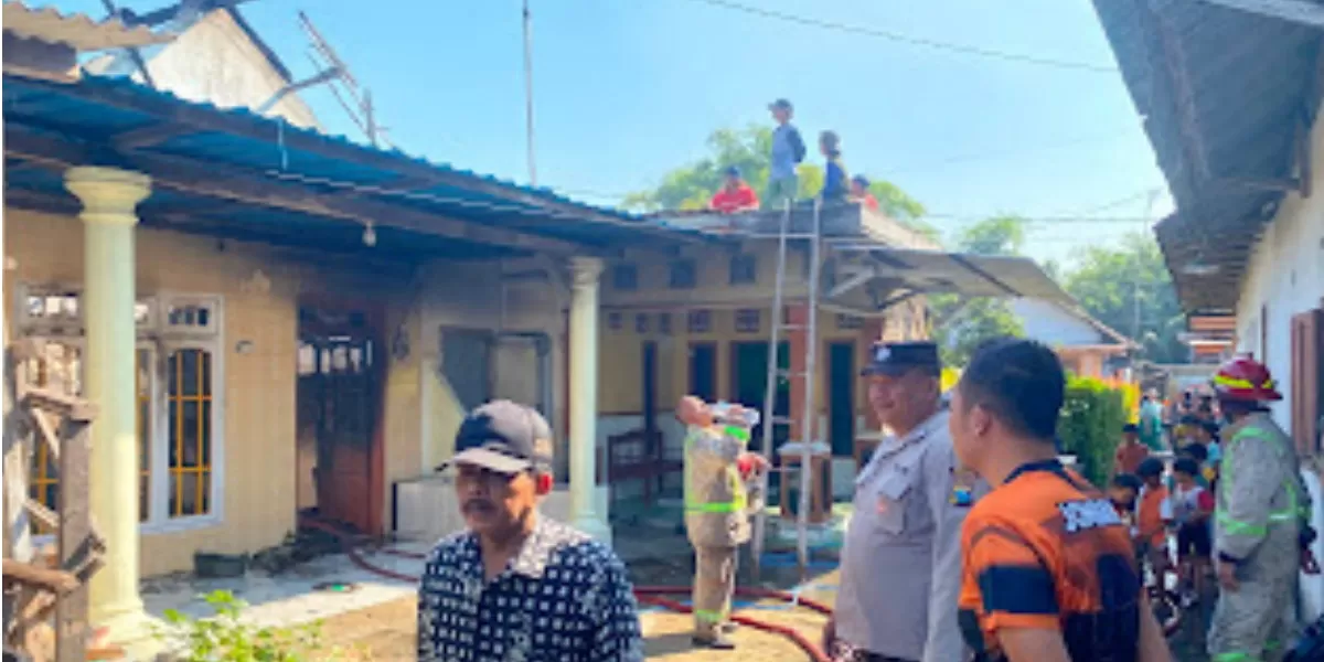 Rumah warga di Dusun Kayen, Diwek, Jombang terbakar diduga akibat korsleting listrik (dok.istimewa)