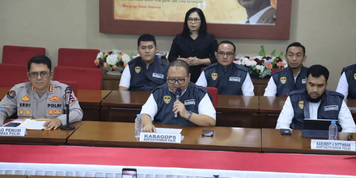 Kortastipidkor Polri menahan dua tersangka korupsi pembiayaan PT PPA (Divisi Humas Polri)